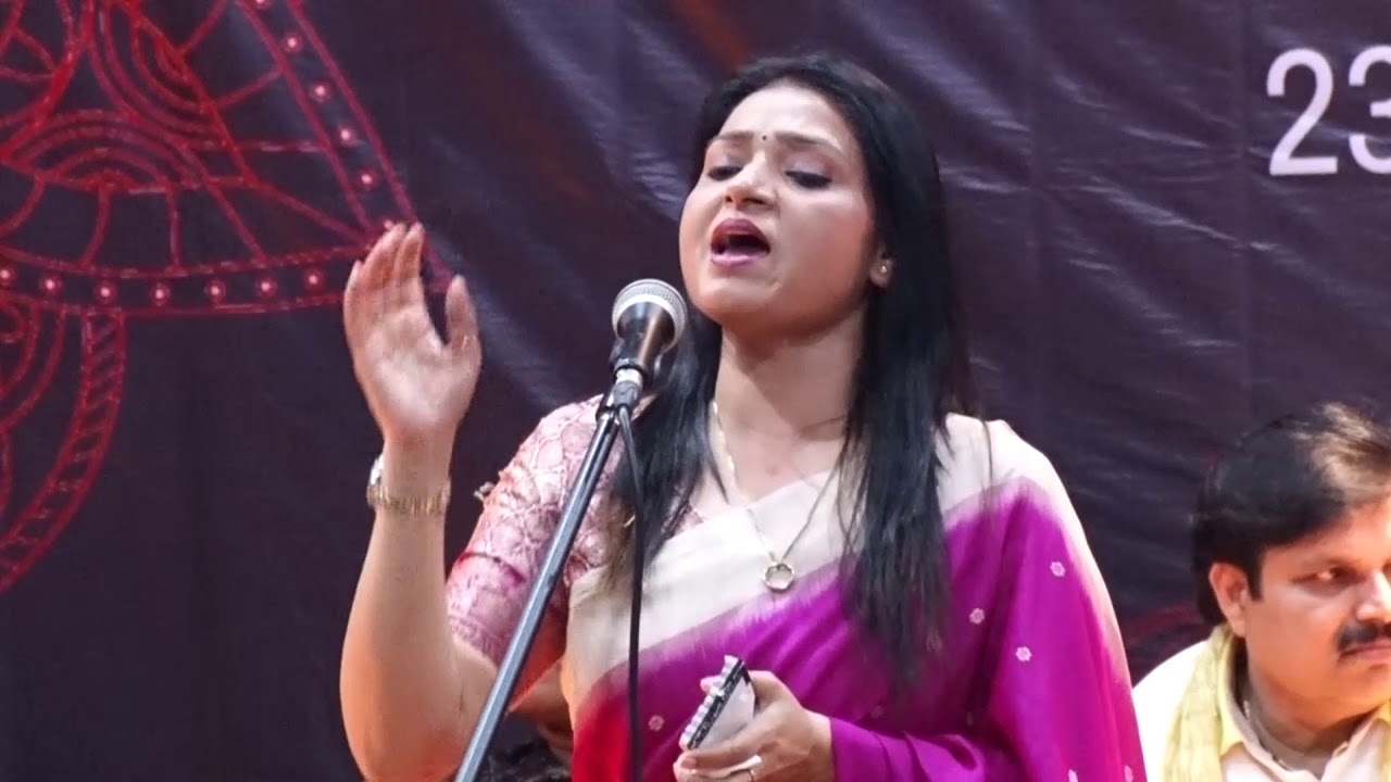 SHAYARA MUMTAZ NASEEM JI IN KALAMKAAR KAVISAMMELAN 30