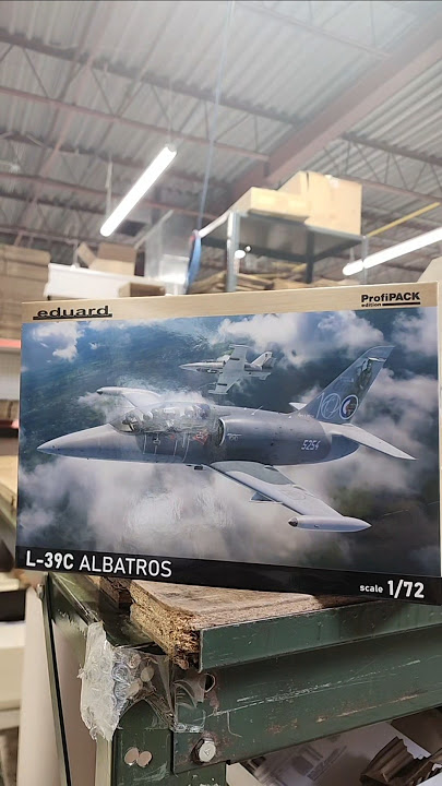lets unbox the L-39C albatros from Eduard! ....#fyp #modelplane #modeljet #sunwardhobbies
