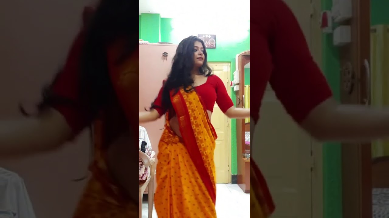 Hot Bengali wife tempting in saree ❤️❤️