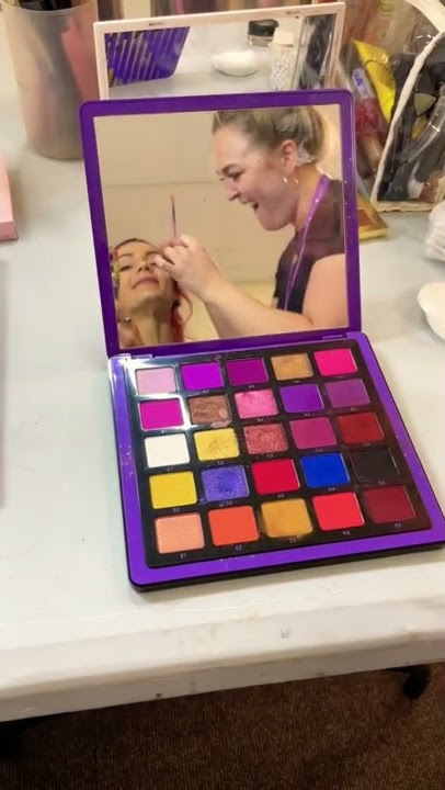 Love this game as it makes me try colours I would never usually go for ! #makeupchallenge