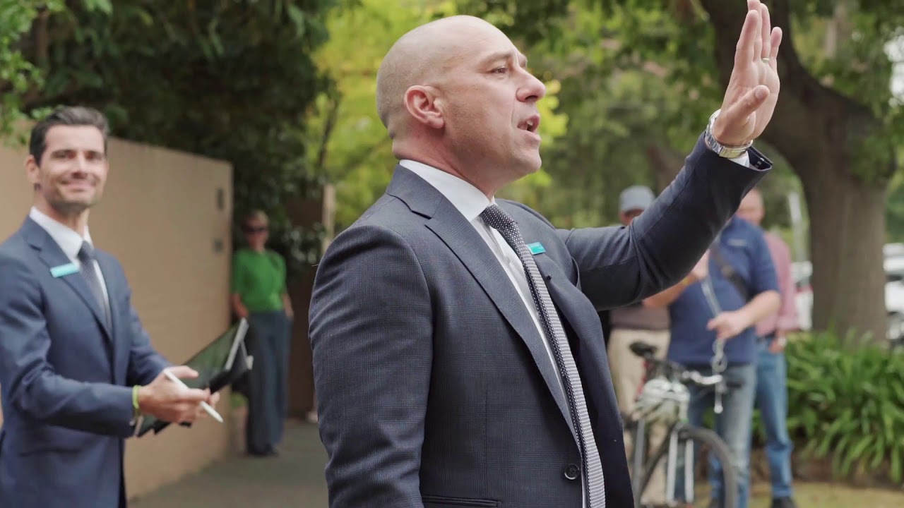 Warwick Gardiner Auctioneer YouTube