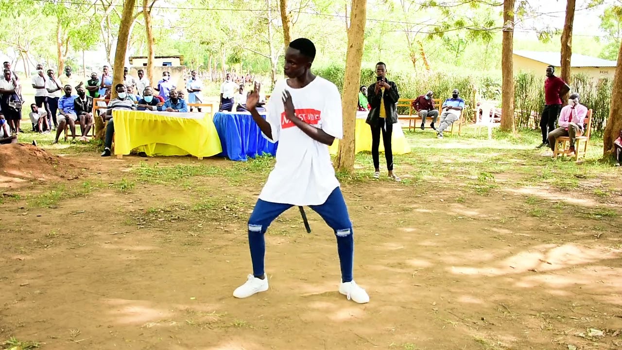 ENOCK  dancing