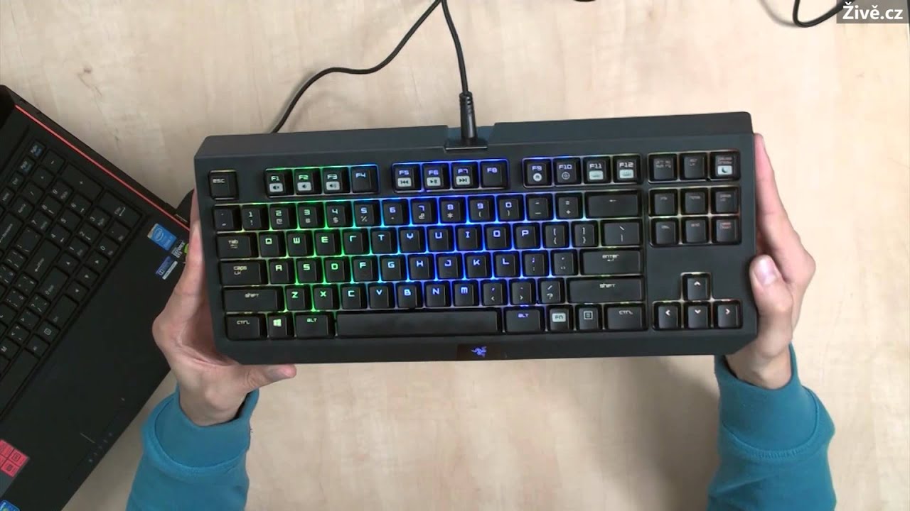 Rozbalujeme klávesnici Razer Blackwidow Tournament Edition