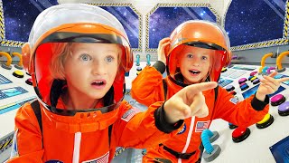 Katya y Dima aprenden sobre el espacio y los planetas y ayudan a los extraterrestres