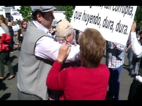 Resultado de imagen de polémica por una pancarta en la pradera