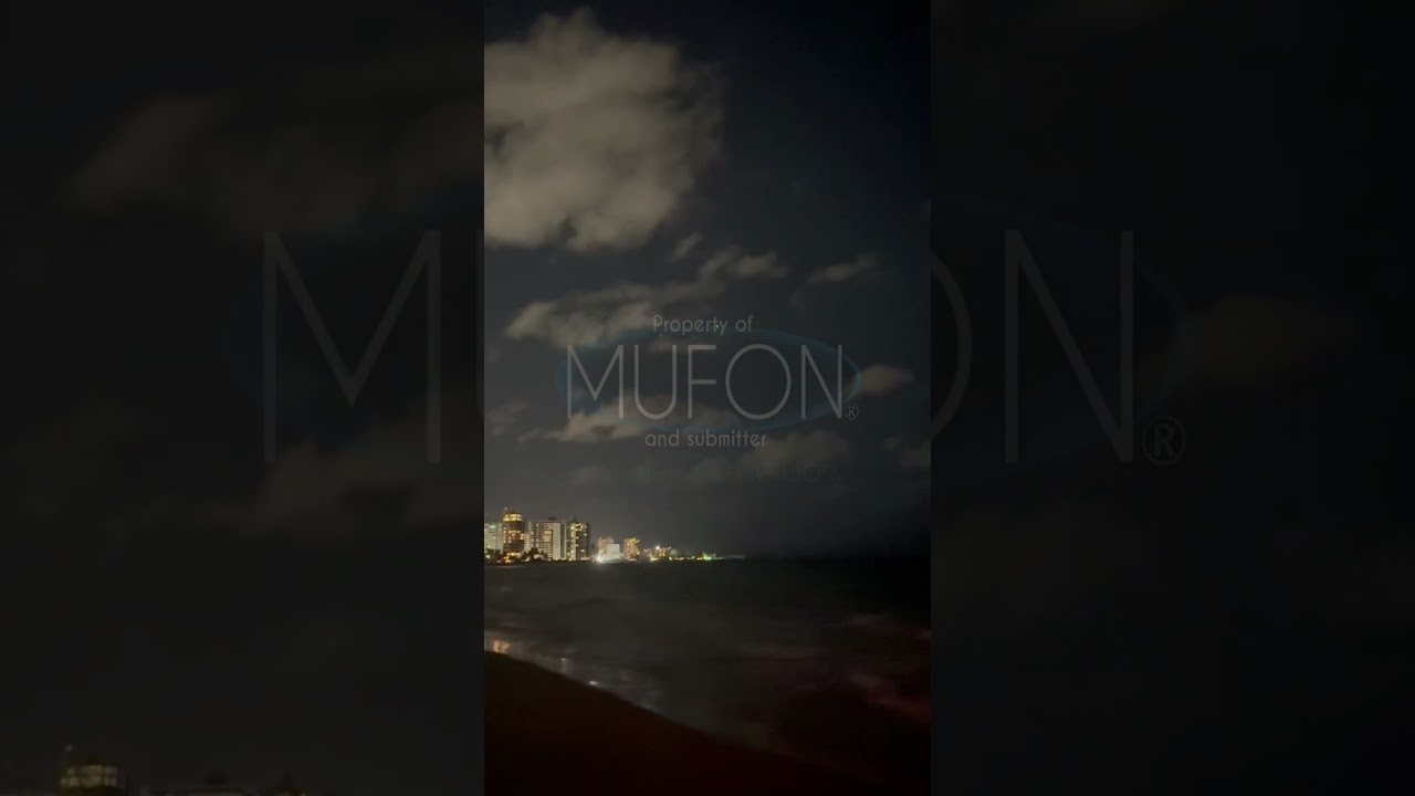 Seis orbes douradas voadoras/OVNIs em San Juan, Porto Rico, acima das nuvens.Ocean Park/RP/05.05.25