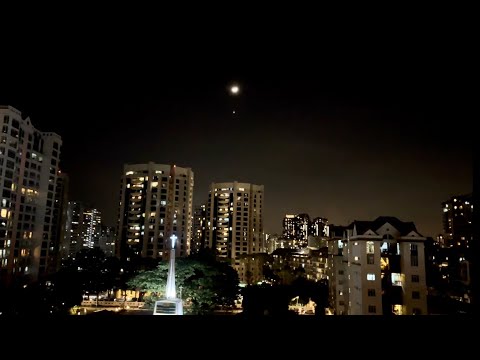 Amazing sight of the Moon & planet Venus earlier tonight at 8:35 pm onwards (8 Nov 2021)