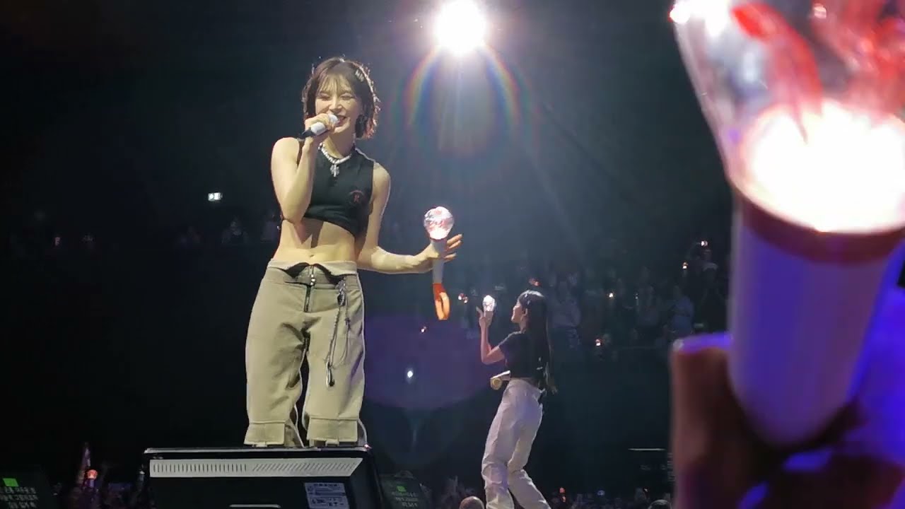 Red Velvet 'Russian Roulette' + 'Zimzalabim' @R to V Tour in Berlin 230527 (FOS fancam)