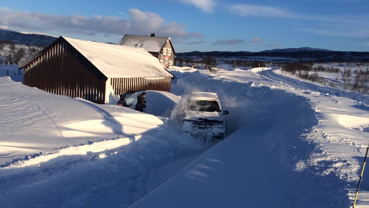 Chevy tahoe snow plowing - YouTube