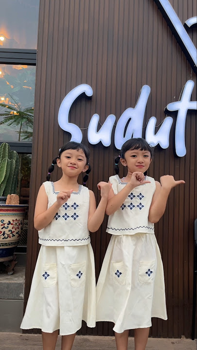 Kiri Manise, Kanan Sayange - Joget Viral Tiktok #kembar #jogetviral #shorts