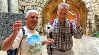 Dos turistas santanderinos cantando en el túnel de Tetuán