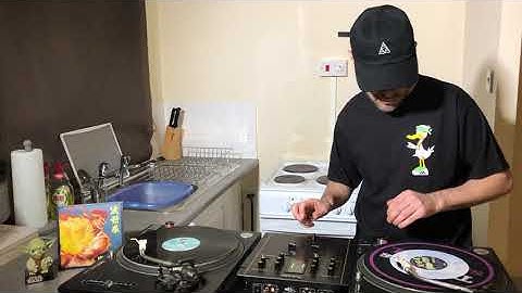 DJ RASP FREESTYLE SCRATCH ON A TECHNICS MIXER