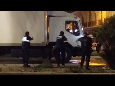 Massacro di Nizza: la polizia neutralizza il conducente del camion - VIDEO