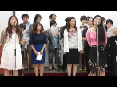 طلبة يابانيون يغنون يا حضرة العمده من الفلكلور المصرى 