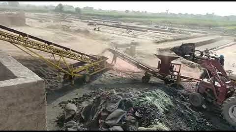 Coal crusher with conveyor