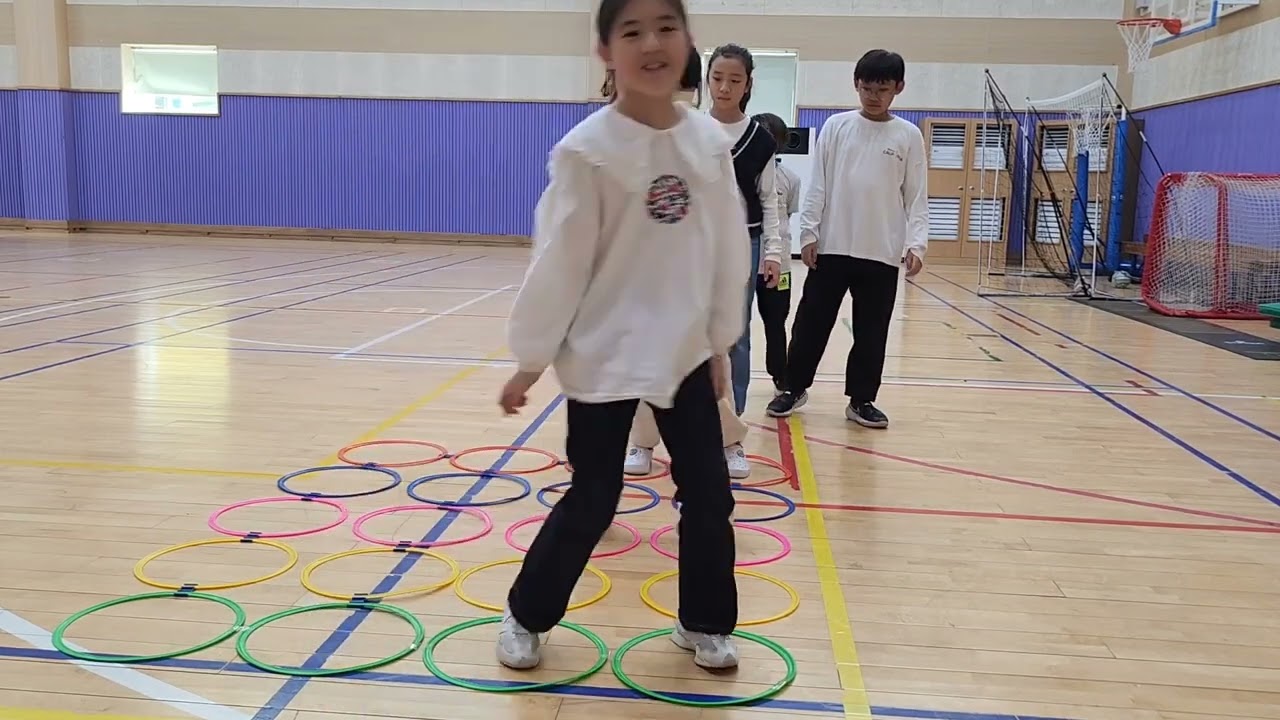 신나게 음악에 맞추어 액션후프 음악점핑