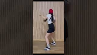 Loona Chuu Dance To Hype Boy By Newjeans 😻 #Loona #Chuu #Newjeans #Shorts