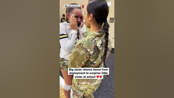Big sister returns home from deployment to surprise little sister at school ❤️❤️