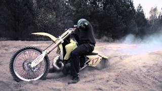 THE POWER OF 2 STROKE - SUZUKI RM 250 THE POWER OF 2 STROKE - SUZUKI RM 250