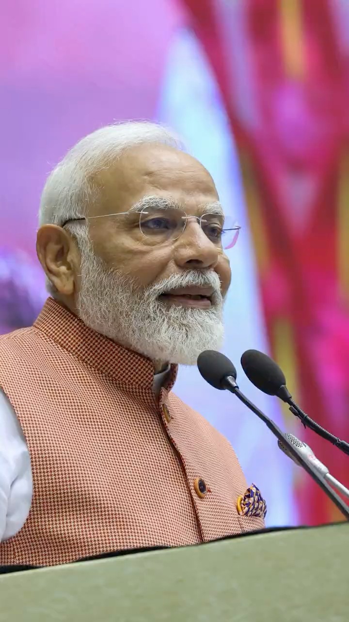 PM Modi credits Marathi language and Mumbai for Bollywood's success | #shorts
