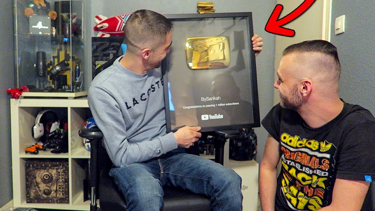 LE TROPHÉE DU MILLION D'ABONNÉS ! MERCI ️ - YouTube