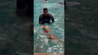 how to swimming for beginners تعليم السباحه للاطفال الصغار