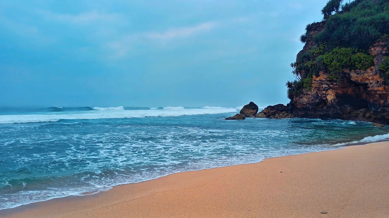 Gentle Ocean Wave Noise – Soft Waves Lapping on the Shore