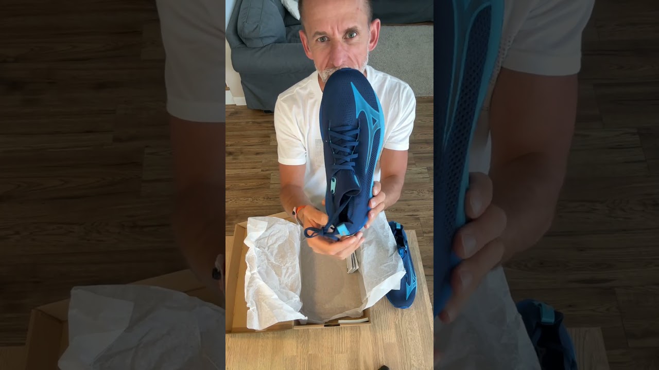 video Mizuno Neo Vista futócipő