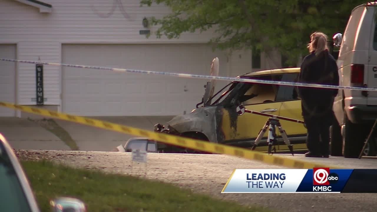 Body found in burning car overnight in Kansas City - YouTube