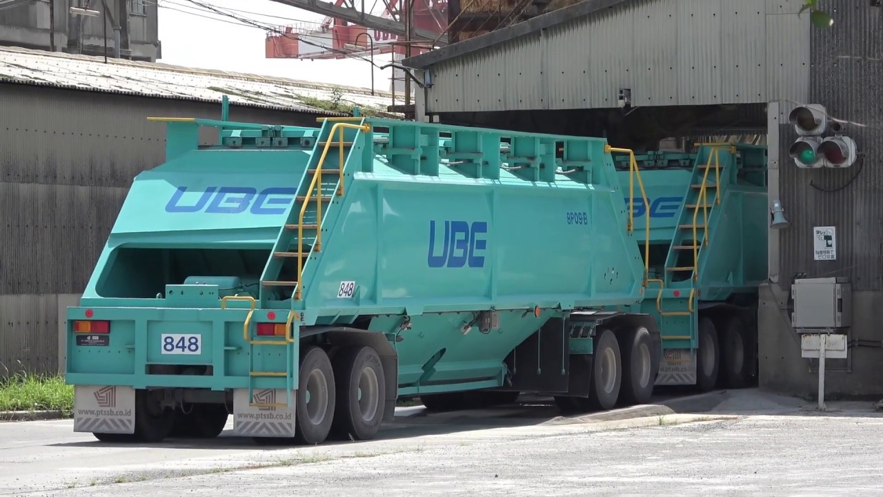 宇部興産 ダブルストレーラーの荷卸し作業【超貴重映像】