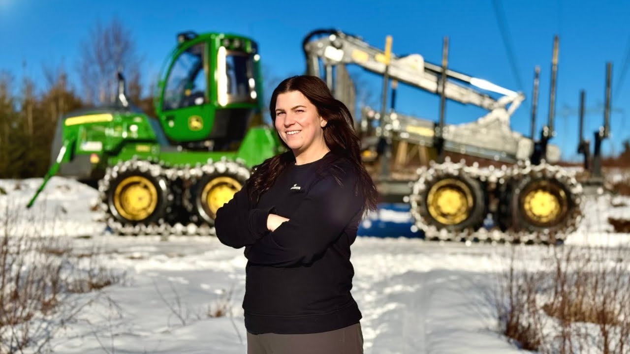 SKOGEN ÄR HENNES KONTOR! 🌲 En dag i skogsmaskin!