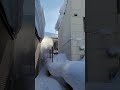 一瞬息が止まる雪けむり 雪庇落とし🌈 #shorts #雪下ろし #人力除雪