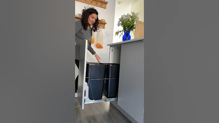 Turn your cabinet into a perfect garbage bin with this pull out trash cabinet. #kitchenhacks