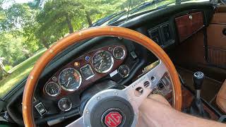 1973 MGB roadster (start up)