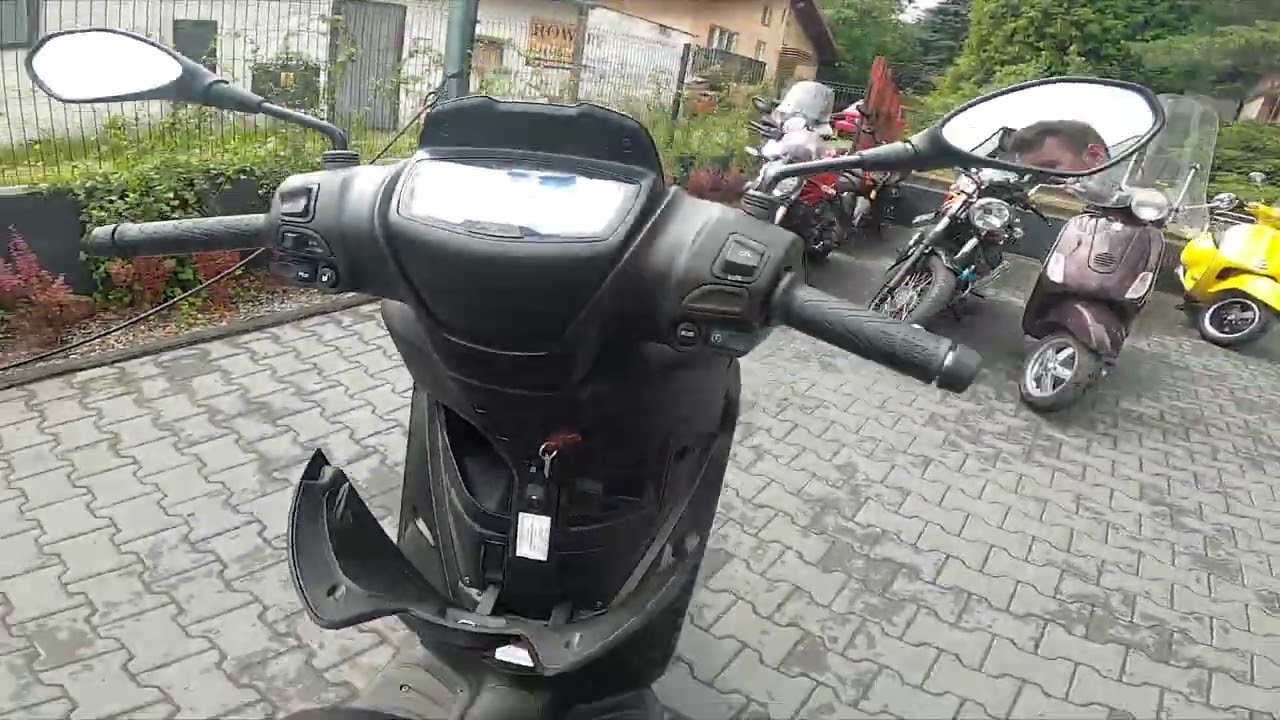 where-is-usb-port-in-piaggio-medley-s-2017-now-how-to-find-usb