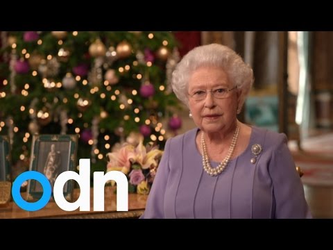 Queen's Speech 2014: Her Majesty pays poppy and Ebola tribute