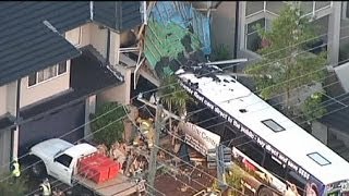 Australia: bus crashes into house in New South Wales