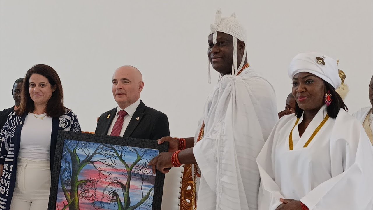 OONI OF IFE AND HIS CUTE QUEEN ASHLEY PRESENT FOUR MEANINGFUL GIFTS TO THE ISREALI AMBASSADOR