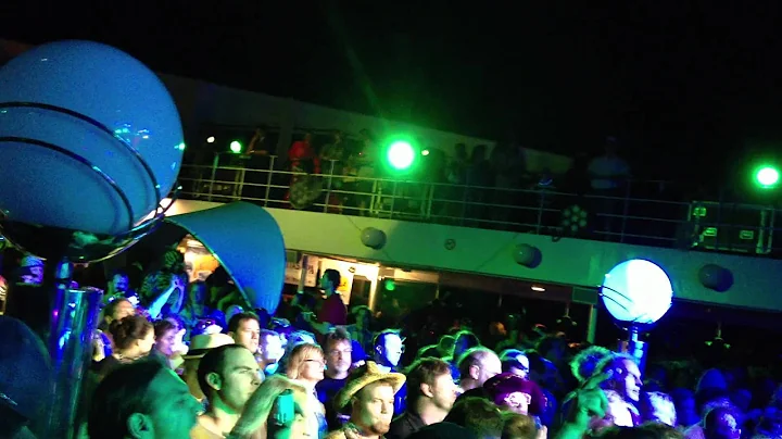 Jam Cruise 10, Galactic pool deck with crowd shots and Roosevelt
