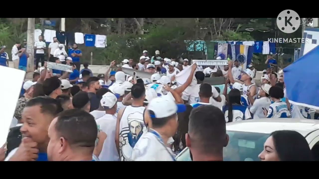 Bondes da máfia azul chegando para o clássico
