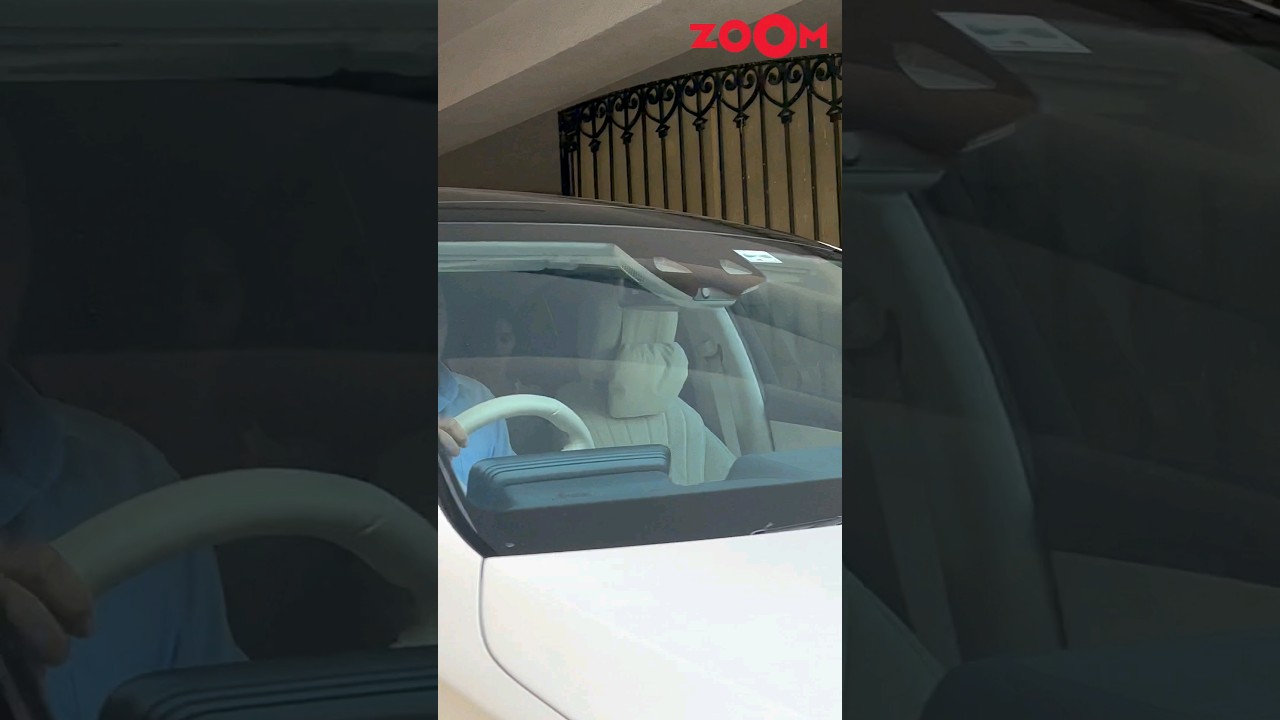 Suhana Khan LEAVES from Ritesh Sidhwani's house after paying her condolences 