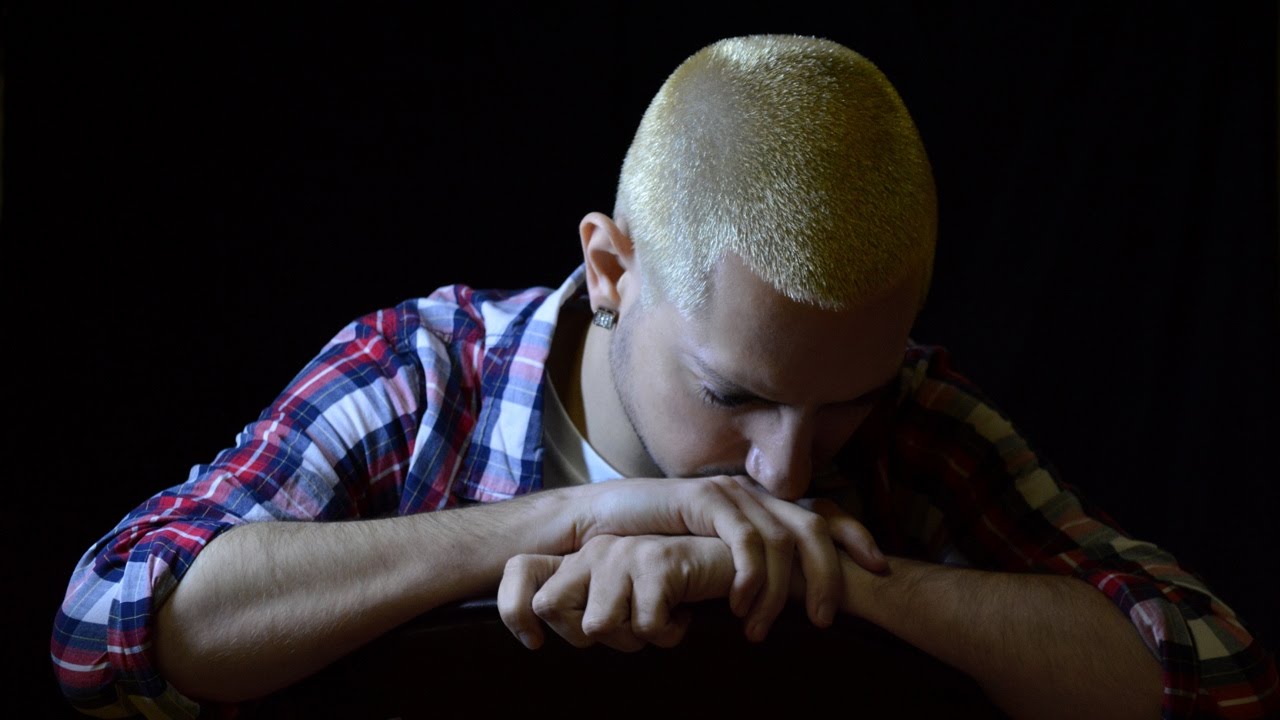 Max Raymond - Can't Be Friends [Official Video] - YouTube