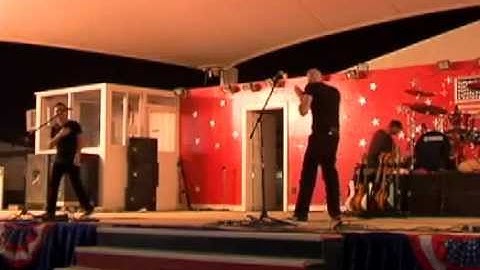 Vertical Horizon Entertains Troops