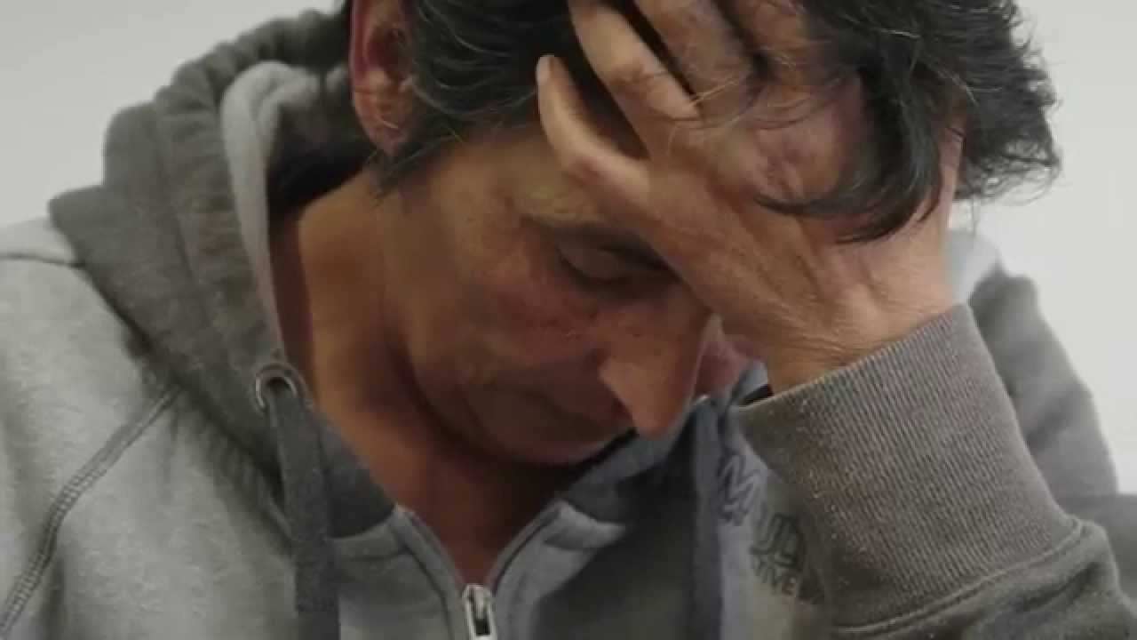 HET IS UW LAND Scene ROMA MAN EN VROUW