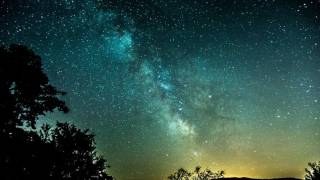 Milky way timelapse with fireflies!