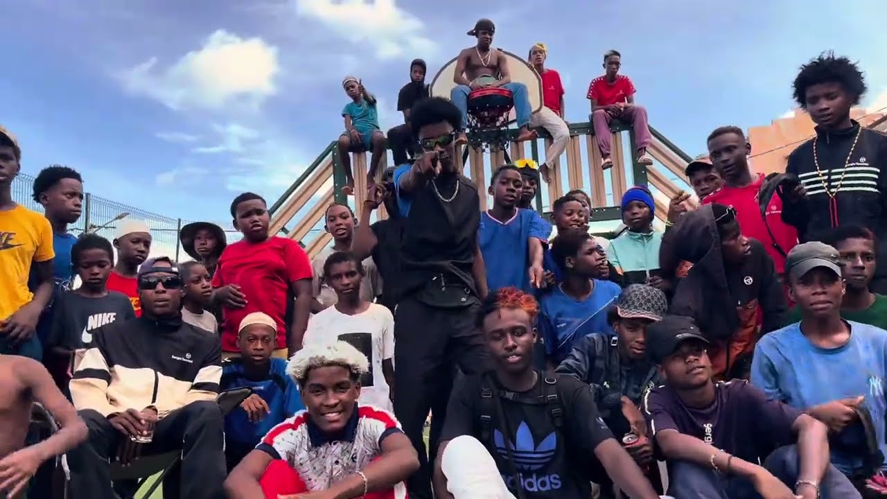 ELEZ GVNG (en black) clip vidéo en 4K