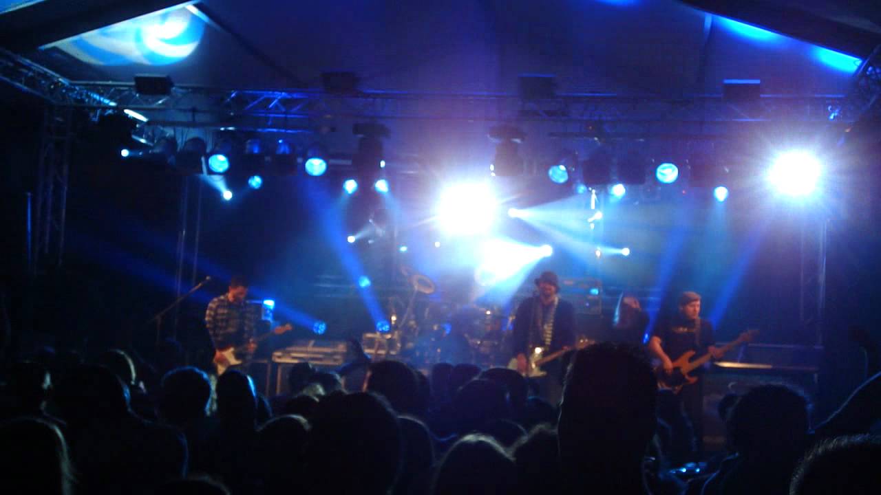 Popfeesten Usselo 2012 met de band Network vanuit de zaal