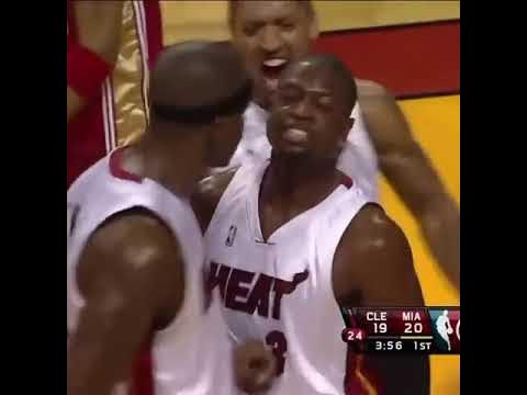 dwyane wade dunk on varejao gif