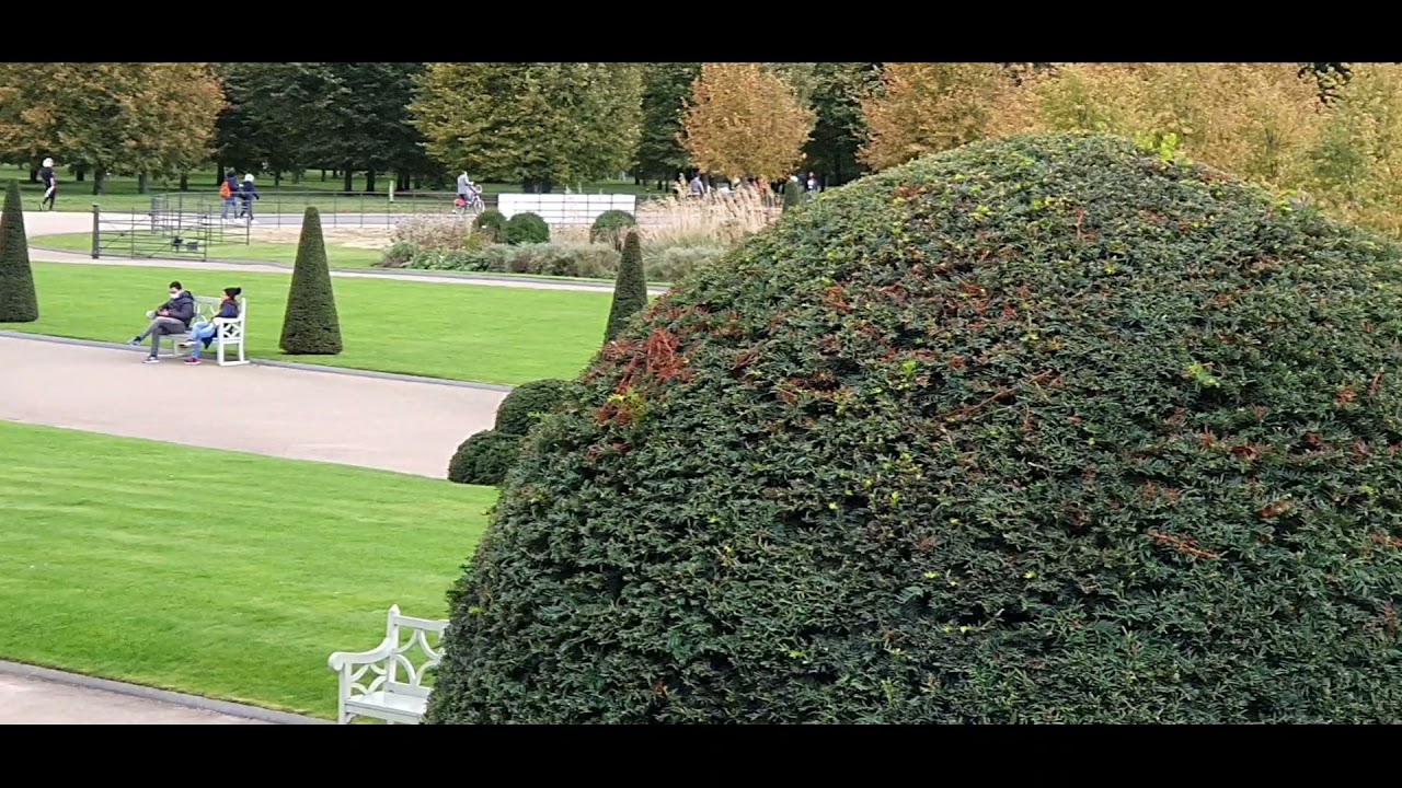 Princess Diana's Statue in Kensington Palace Garden. London 🇬🇧 United Kingdom #dianaprincessofwales