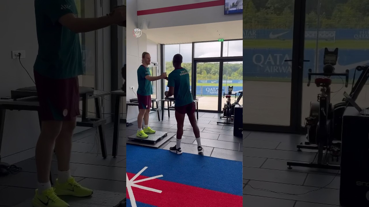 😳 « il parle déjà français ? » 🤣  #mukiele #safonov #psg